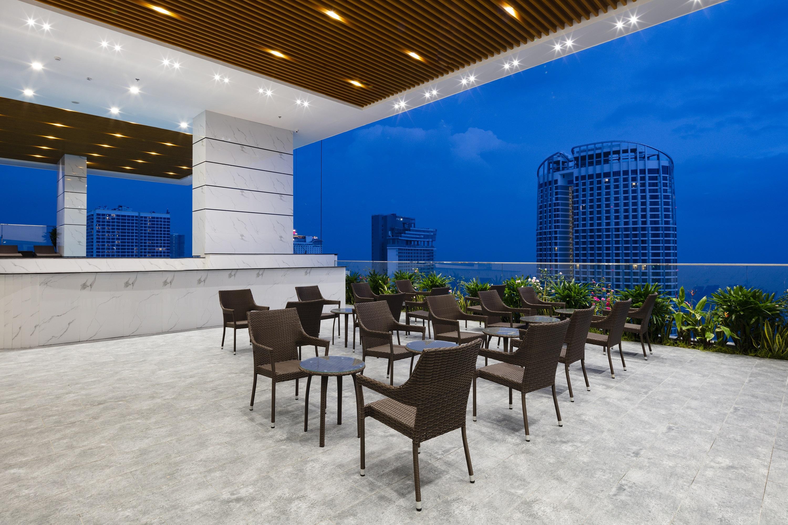 Virgo Hotel Nha Trang Exterior photo Sky Bar