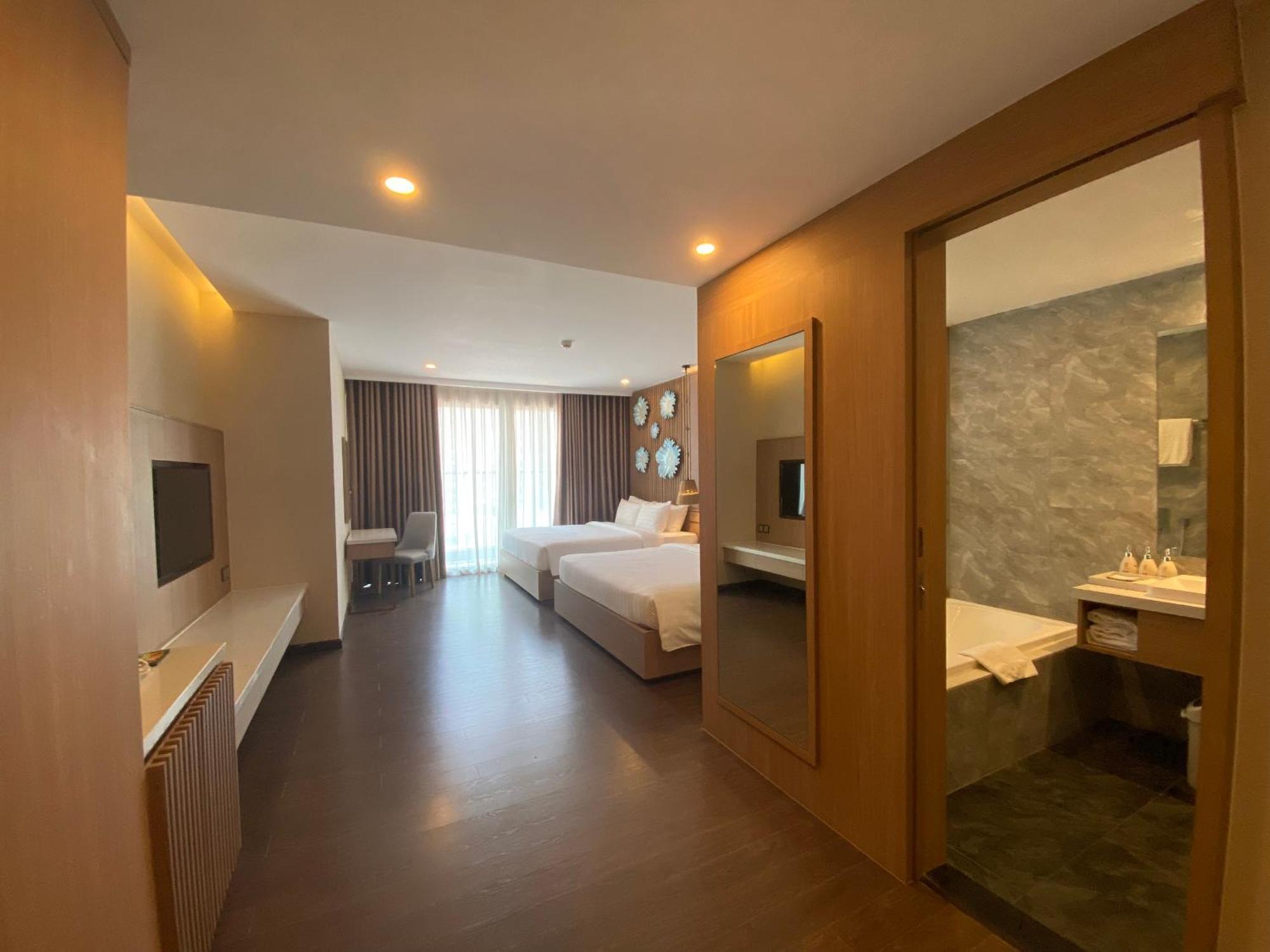 Virgo Hotel Nha Trang Exterior photo Deluxe room